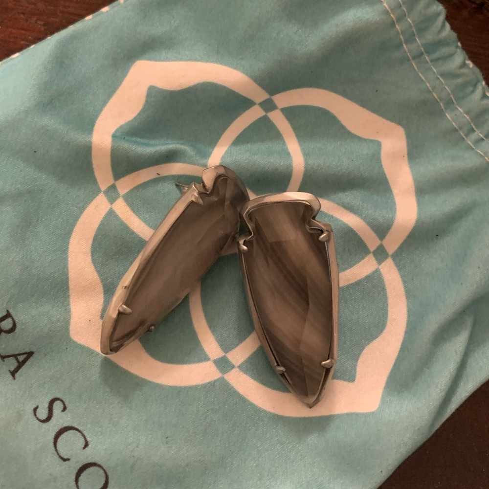 Kendra Scott large arrow studs
